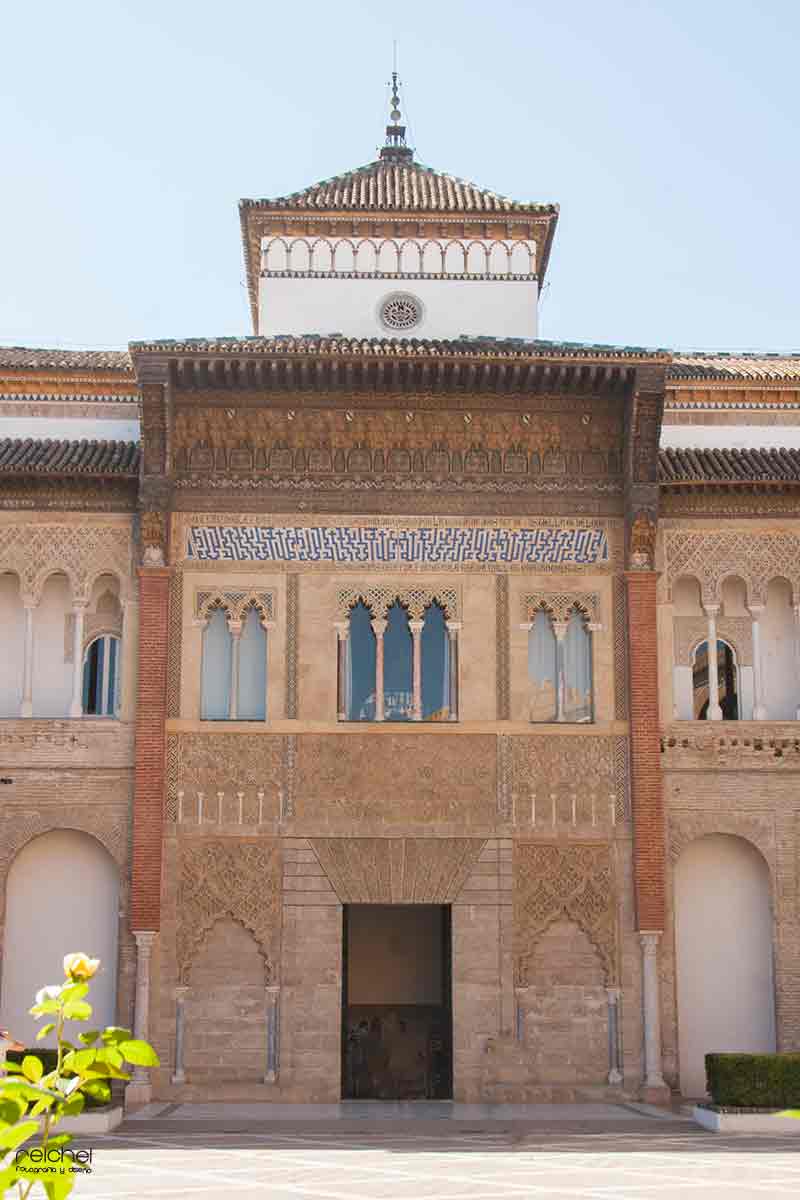 entrada al palacio del-rey don pedro alcazar de sevilla