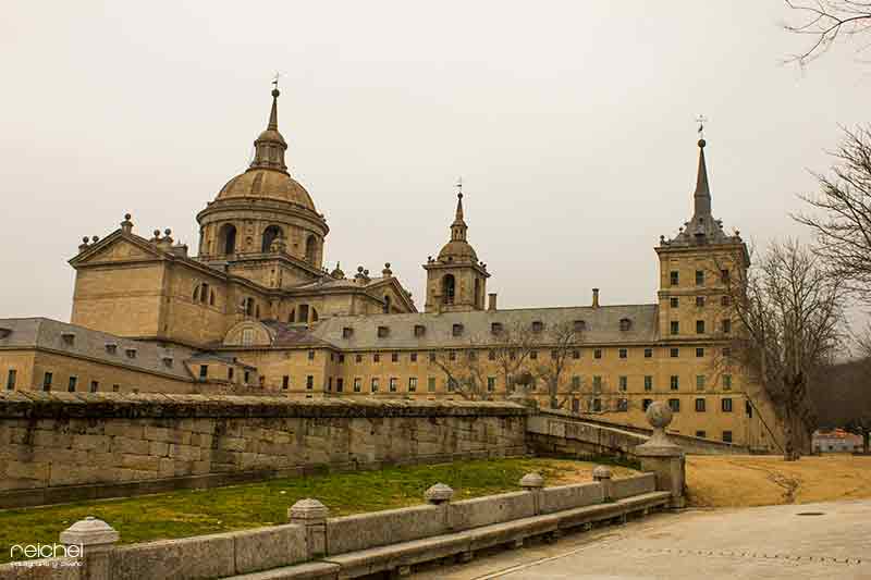 exterior del palacio del escorial madrid