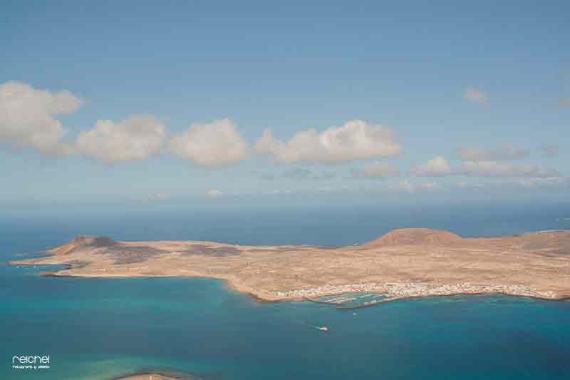 vistas panoramicas de la isla de la graciosa lanzaorte