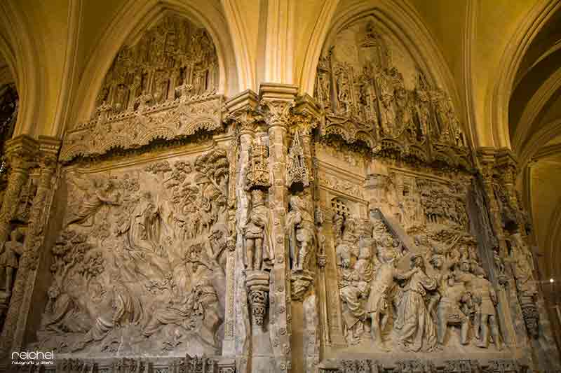 relieves del interior catedral de burgos