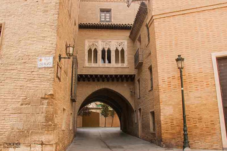 Arco de Dean en Zaragoza, Descubre Su Historia