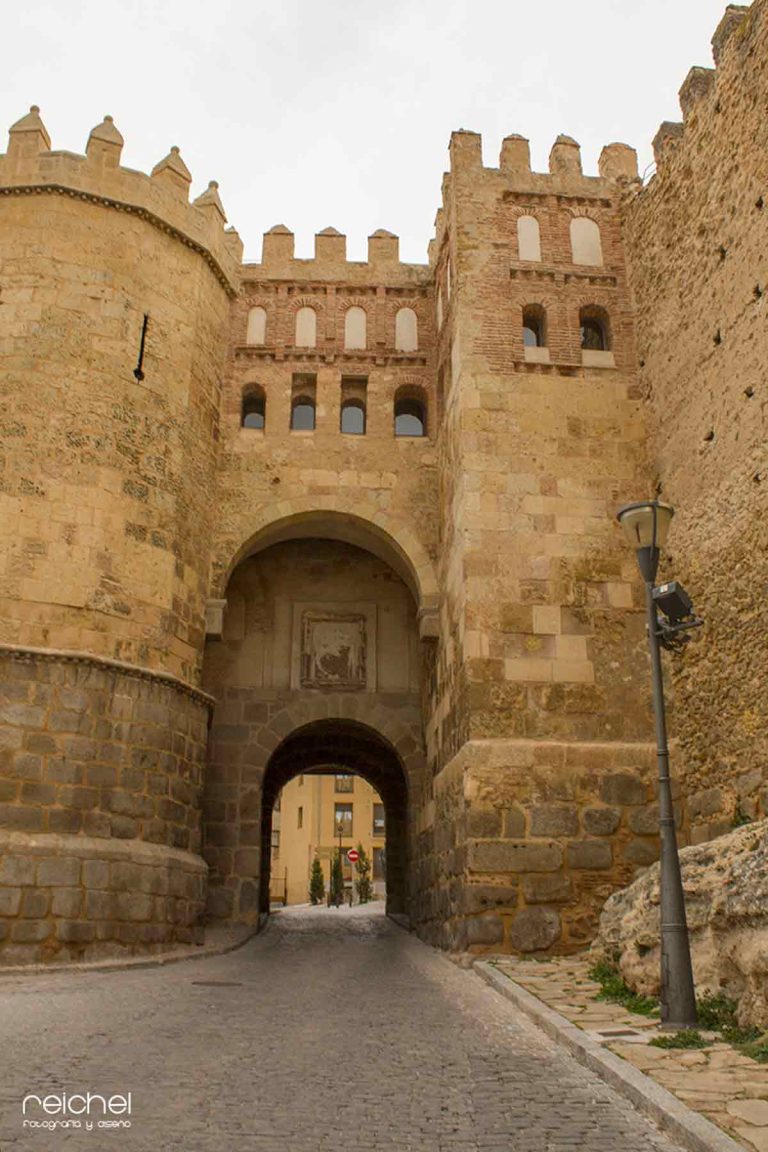 Detalle De La Puerta de San Ándrés Segovia