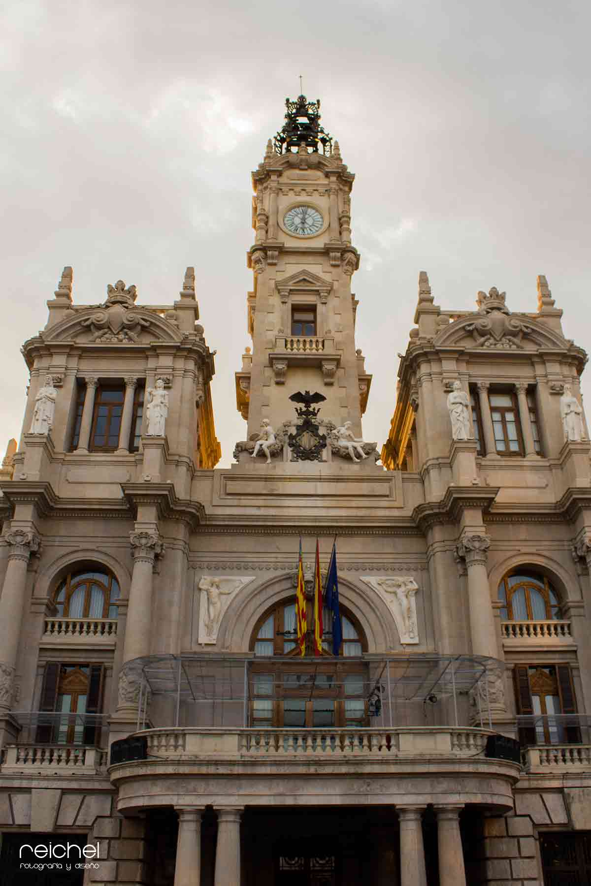 fachada del ayuntamiento de valencia